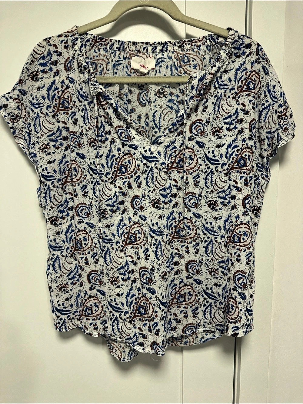 Xirena Paisley Short Sleeve Blouse in White & Blue Size Medium
